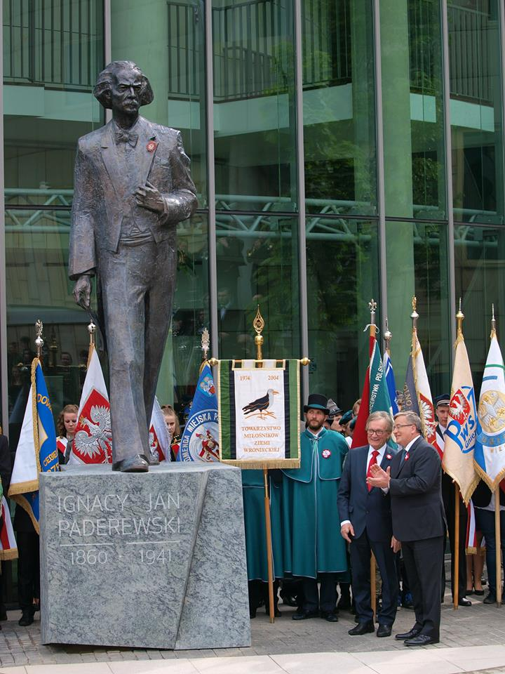 Pomnik z brązu I. Paderewskiego odlew